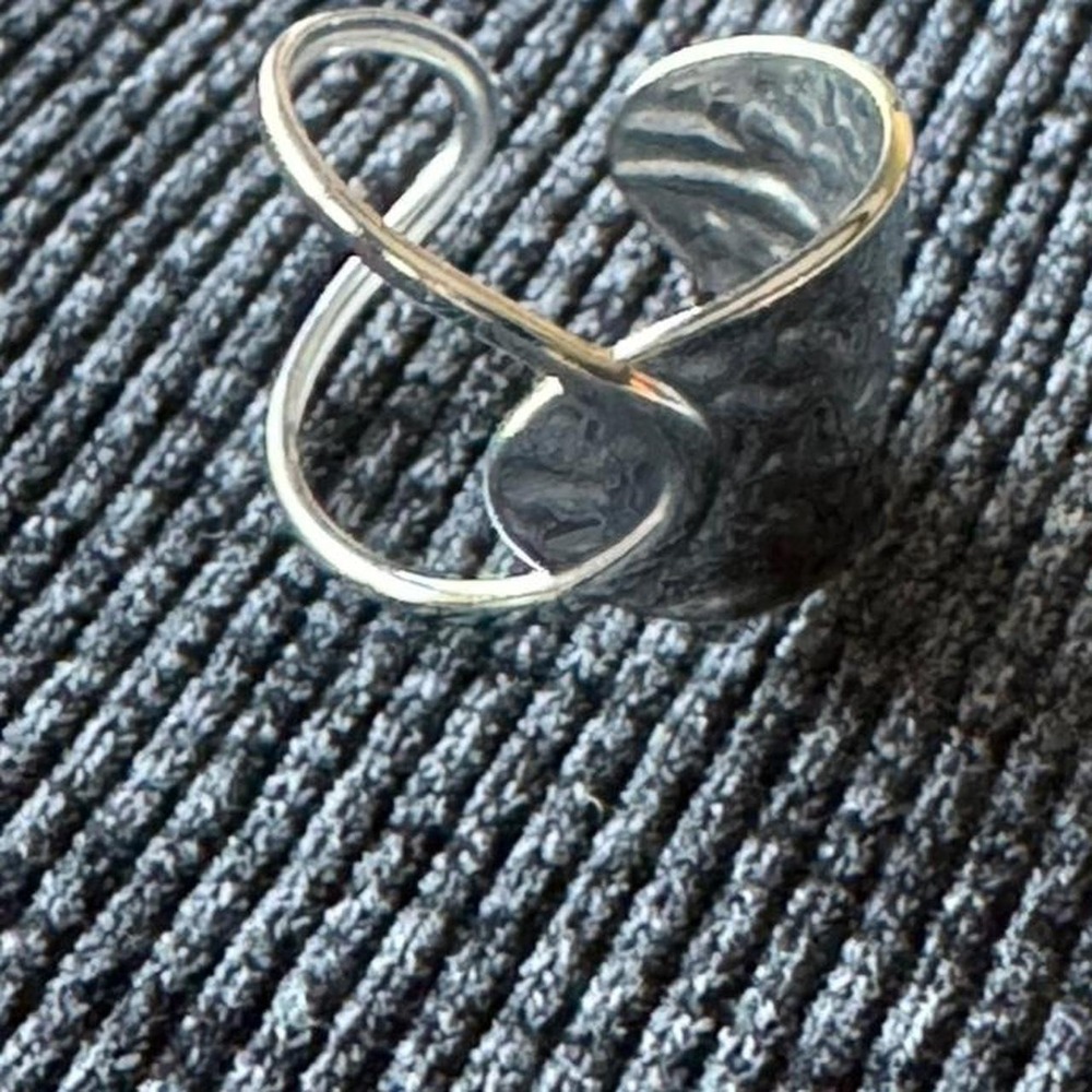 Ocean Ripples silver ring with a unique design os adjustable